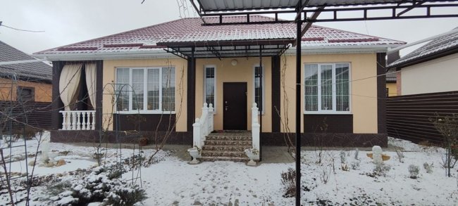  Дом с фонтаном и розами в элитном поселке Ессентуков.